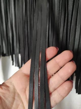 Cazadora chaqueta flecos negra crop polipiel