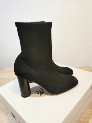 Botines negros brillantes