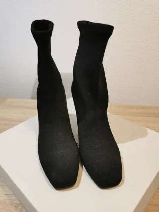 Botines negros brillantes