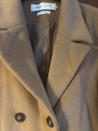 Chaqueta beige doble botonadura