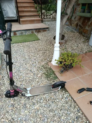 Patinete infantil rosa y gris