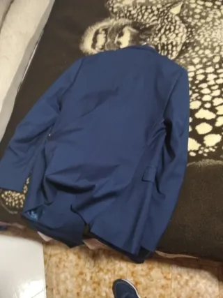 Traje de hombre morado  1/25€ 2/40€