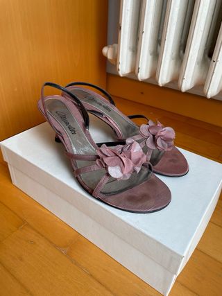 Tacones de color rosa, talla 39, marca Manolita.