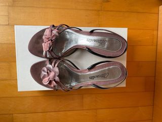 Tacones de color rosa, talla 39, marca Manolita.