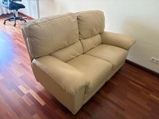 Sofá de piel beige 2 plazas reclinable