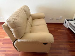 Sofá de piel beige 2 plazas reclinable