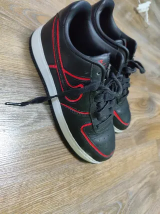 Zapatillas Nike Air Force 1 Negras Rojas