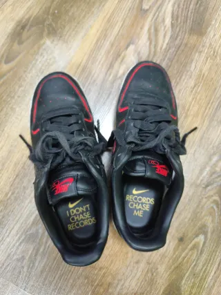 Zapatillas Nike Air Force 1 Negras Rojas