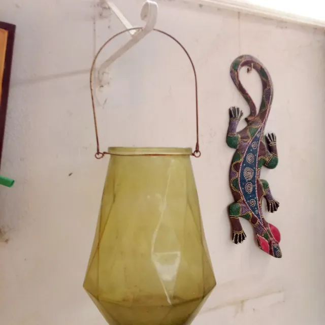 Vaso suspenso de vidro e metal