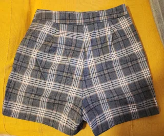 Falda pantalón de cuadros cruzada con botones