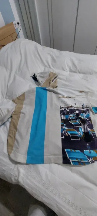 Sudadera con cremallera y estampado