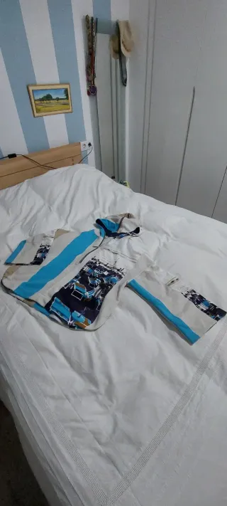 Sudadera con cremallera y estampado