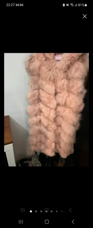 Chaleco de pelo zorro rosa con capucha