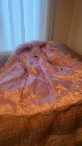 Chaleco de pelo zorro rosa con capucha