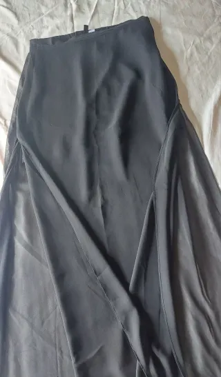 Falda larga H&M negra