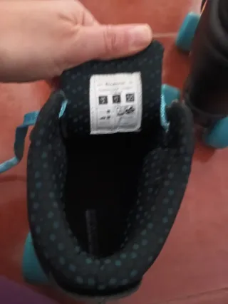 Patines Rookie negros con arcoíris