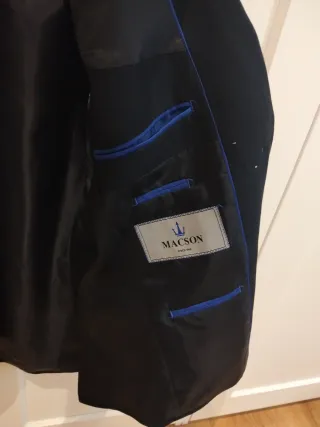 Traje MACSON azul elegante.