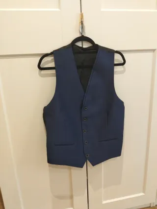 Traje MACSON azul elegante.