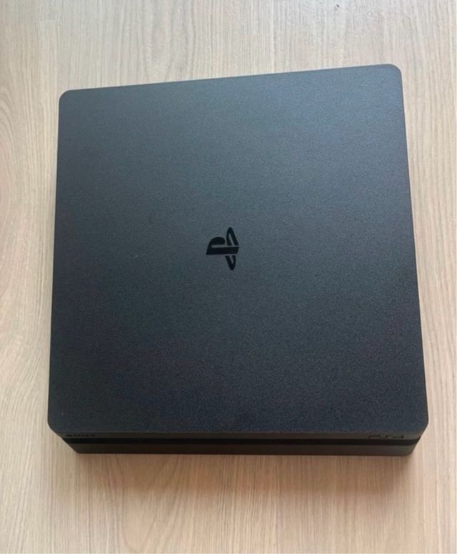 PlayStation 4 Slim Negra