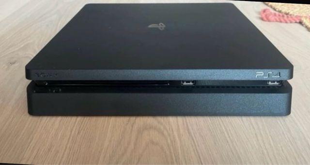 PlayStation 4 Slim Negra