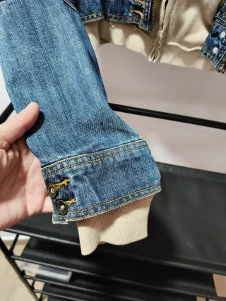 Chaqueta vaquera y sudadera mujer