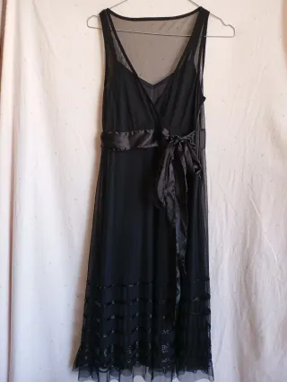 Vestido negro MIDI con detalles brillantes