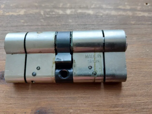 Bombín y escudo seguridad Tesa