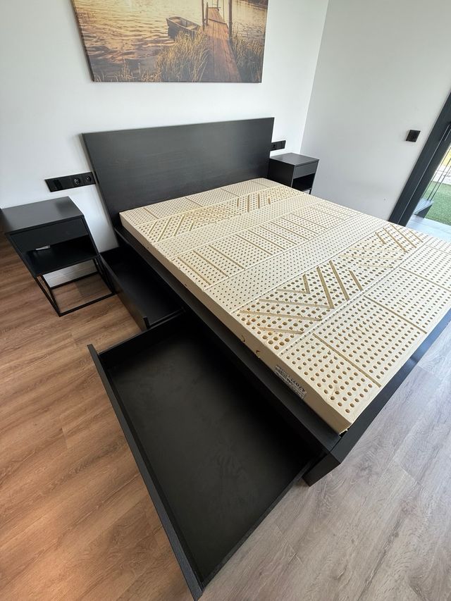 Cama Matrimonial Negra y Beige 1.60