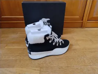 Botas Sorel Talla 37 Negras y Blancas