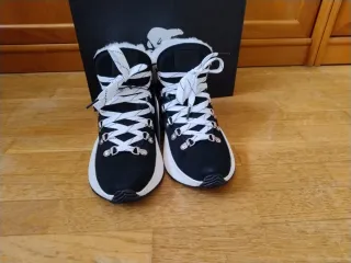 Botas Sorel Talla 37 Negras y Blancas