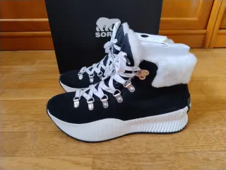 Botas Sorel Talla 37 Negras y Blancas