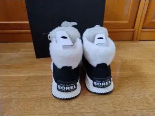 Botas Sorel Talla 37 Negras y Blancas