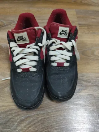 Zapatillas Nike Air Force 1 Negras y Rojas