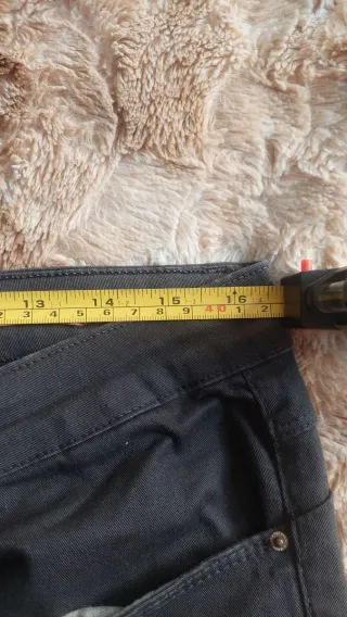 Pantalón gris pitillo