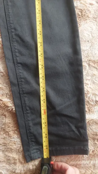 Pantalón gris pitillo