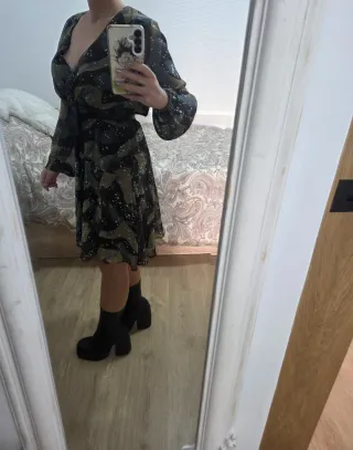 Vestido Guess militar gasa estampado