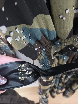 Vestido Guess militar gasa estampado