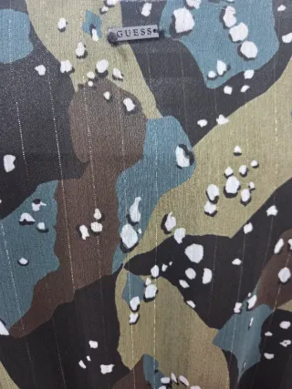 Vestido Guess militar gasa estampado