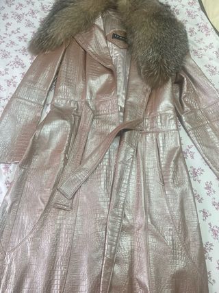 Abrigo de piel IVONNE rosa con cuello de pelo