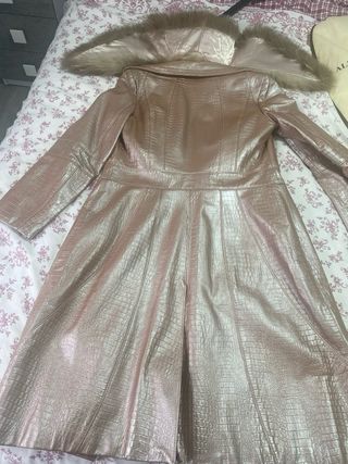 Abrigo de piel IVONNE rosa con cuello de pelo