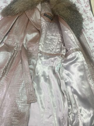 Abrigo de piel IVONNE rosa con cuello de pelo