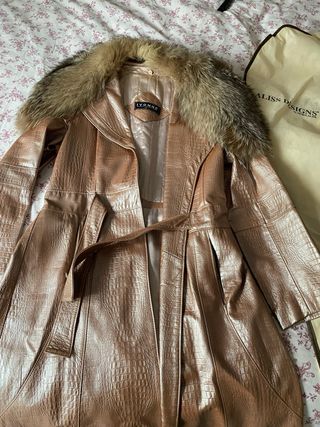 Abrigo de piel IVONNE rosa con cuello de pelo