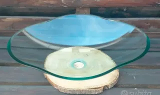 Lavandino in vetro temperato blu. Misure in foto.