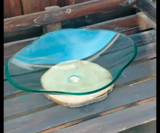 Lavandino in vetro temperato blu. Misure in foto.