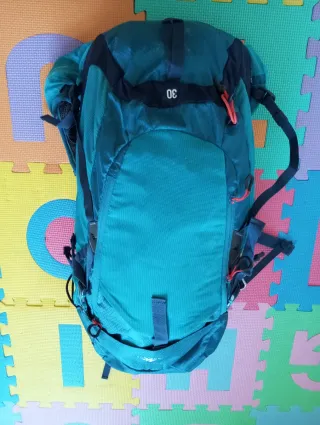 Mochila Quechua 30L + Saco Dormir