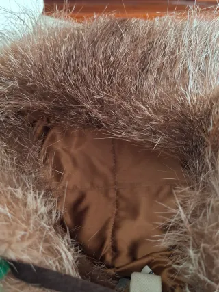 Gorro unisex de pelo y cuero