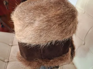 Gorro unisex de pelo y cuero