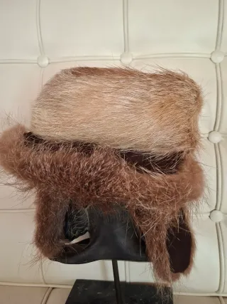 Gorro unisex de pelo y cuero