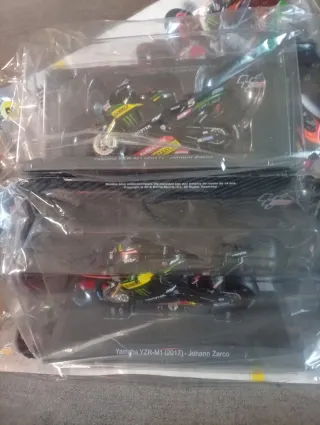 Pack 2 Motos Yamaha MotoGP Escala 1/18