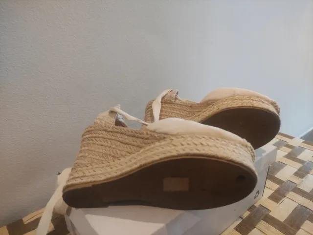 Alpargatas cuña beige/blanco con plataforma